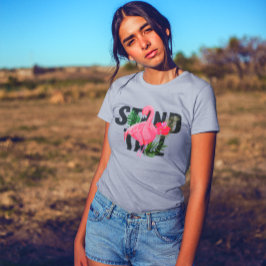 フローラルフラミンゴ 立って強くある女性 Tシャツ