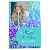 フローラレインボーストライプブルー誕生日 ミディアムペーパーバッグ (裏面)