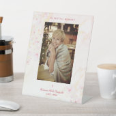 フローラ伝統的とエレガントピンクの写真葬儀 台座サイン (インサイチュ)