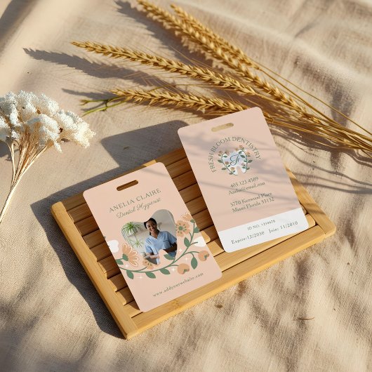 フローラ咲き歯のロゴモノグラム写真 バッジ