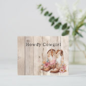 フローラ女性のカーボーイブーツアイボリーフェイクウッドパーソナライズされた ポストカード (スタンド正面)