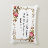 「フローラ引用文:エレガントに刺繍枕。 アクセントクッション (裏面(縦))