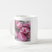 フローラ春の花束ピンクのチューリップ、花 コーヒーマグカップ (正面左)
