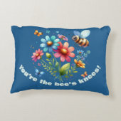 フローラ水彩モノグラムあなたはビーの膝 アクセントクッション (裏面)