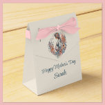 フローラ水彩母の日ママはギフトボックスになる フェイバーボックス<br><div class="desc">フローラ水彩母の日の母の日が来る」コレクションとコーディネートできるように設計されたこのギフトボックスは、母の日の期待する母に贈るのに最適である。文字は完全にカスタマイズ可能。ママに期待するどんな小さな与え贈り物にも最適。より多くの調整製品やギフトのための私たちのコレクション全体をチェック。</div>