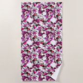 フローラ水彩 – ピンク&ホワイト抽象デザイン ビーチタオル (正面)