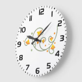 フローラ渦巻きパターン(オレンジと黄色の花) ラージ壁時計 (傾斜)