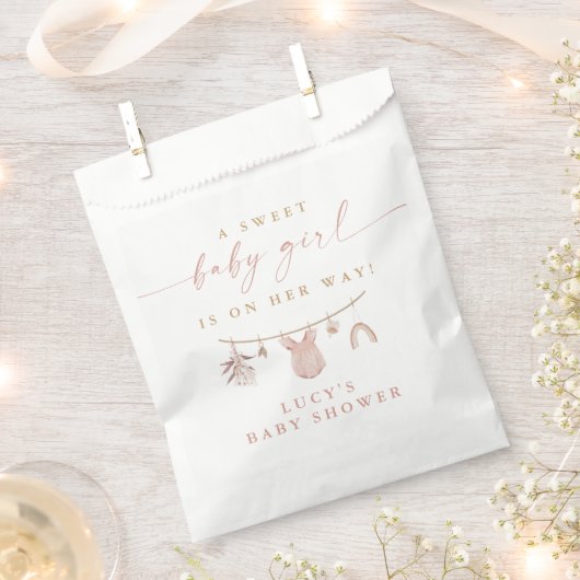 フローラ甘いベビーガールのクロースレインベビーシャワー フェイバーバッグ (クリップ留めされた状態)