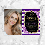 フローラ紫金ゴールド写真50誕生日 招待状<br><div class="desc">エレガントフローラ50歳のフェミニン誕生日の招待状と写真。グラムパープル、黒、白デザインとフェイクグリッター金ゴールド。機能ストライプ、ラベンダーバラ、スクリプトフォントと紙吹雪。大人スタイリッシュのお祝いパーティーに最適。独自の詳細でパーソナライズどんなカスタマイズ年でもいい！印刷されたZazzle招待状または即時ダウンロードのデジタル印刷可能なテンプレート。</div>