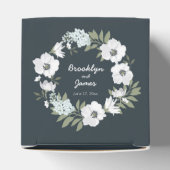 フローラ結婚式の引き出物ボックスと白リース フェイバーボックス (上部)