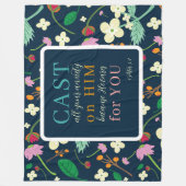 フローラ聖なる書物、 経典1ピーター5:7 フリースブランケット (正面)