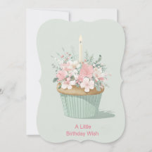 フローラ装飾で囲まれた大型カップケーキ