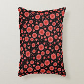 フローラ赤い花模様(背景が黒) アクセントクッション (正面(垂直))