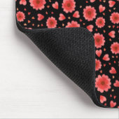 フローラ赤い花模様（背景が黒） マウスパッド (コーナー)