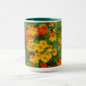 フローラ黄色とオレンジ色のナスタティウムフォト マグカップ (中央)