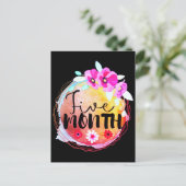 フローラ5か月の古いベビーマイルストーンラベル ポストカード (スタンド正面)