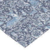 フローラ・ウッドランド・ブルー&ホワイト・フォレスト動物の絵柄 テーブルクロス (アングル)