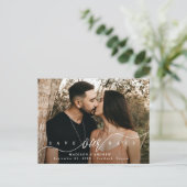 フローリッシングスクリプト写真付きSave the Date 案内ポストカード (スタンド正面)