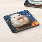 フワフワのシリアのハムスターコリンカ コースター (左側)