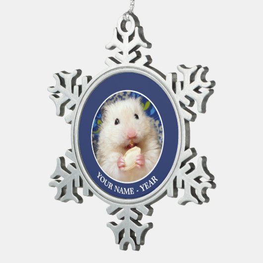 フワフワのシリアのハムスターコリンカ スノーフレークピューターオーナメント (右)