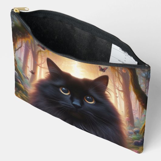 フワフワの美しい黒猫と金ゴールド眼 アクセサリーポーチ (見開き)