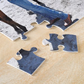 フードの下をチェックするバッファート ジグソーパズル (側面)