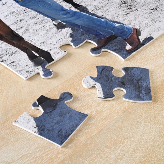 フードの下をチェックするバッファート ジグソーパズル (側面)