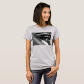 フードのTシャツの下で Tシャツ (正面フル)