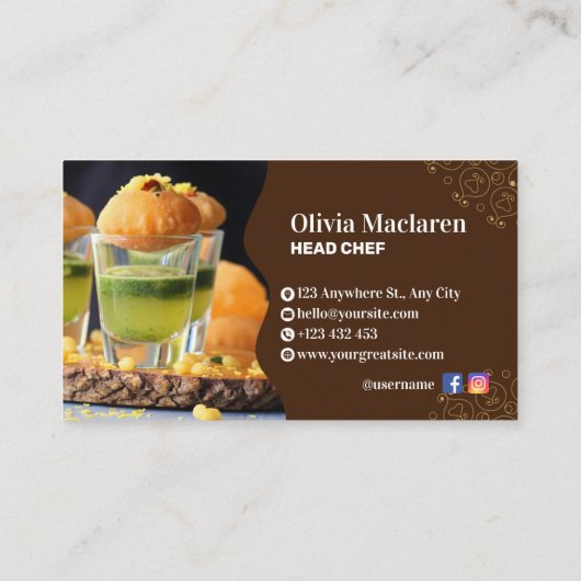 フードビジネスのブラウンとホワイトの例示的レストラン 名刺 (裏面)