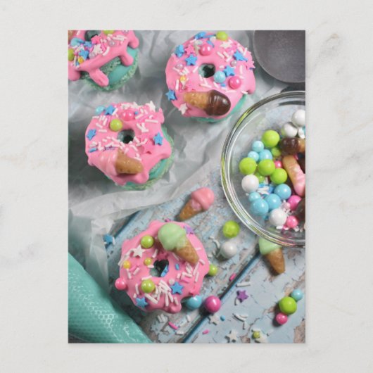 フードフォトグラフィー曇りピンクドーナツマカロン ポストカード (正面)