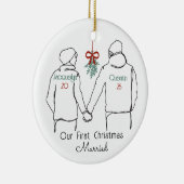 フード付きスウェットシャツカップル初めてのクリスマス 結婚した セラミックオーナメント (右)