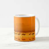フ素晴らしラミンゴ歩く  コーヒーマグカップ (正面右)