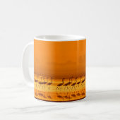 フ素晴らしラミンゴ歩く  コーヒーマグカップ (正面左)