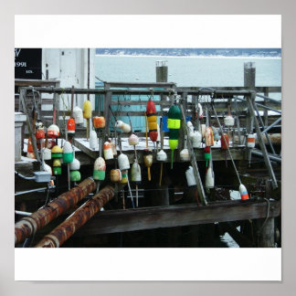 ブイぶら下がったズは桟橋のプリマスの上にある。 ポスター