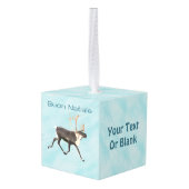 ブオンナターレ – トナカイ（トナカイ） On Snow キューブオーナメント (裏面アングル)