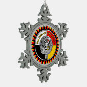 ブキャナン – Tuscarora Crest Tシャツ スノーフレークピューターオーナメント (左)