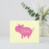 ブタのピンクTシャツとギフト ポストカード (スタンド正面)