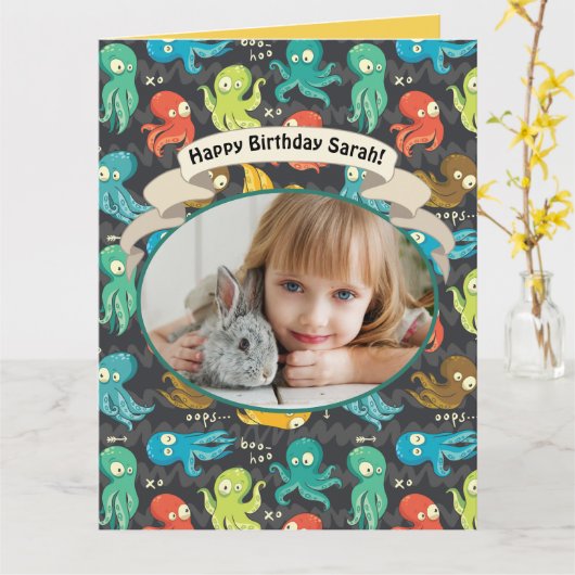 ブタコかわいい数々のカラー子供の誕生日 カード (黄色い花)