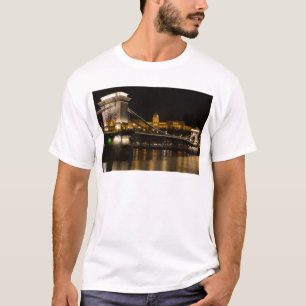 ブダキャッスルハンガリー・ブダペストとのチェーンブリッジ Tシャツ