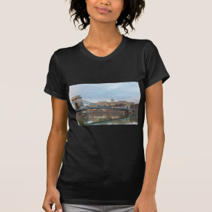 ブダキャッスルハンガリー・ブダペストとのチェーンブリッジ Tシャツ