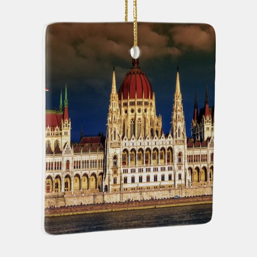 ブダペスト、ハンガリーのハンガリーの議会の建物 セラミックオーナメント (右)