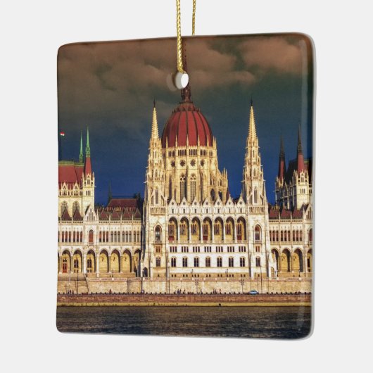 ブダペスト、ハンガリーのハンガリーの議会の建物 セラミックオーナメント (左)
