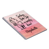 ブッククラブの読書はレトロの女性に注意します ノートブック (右側)