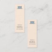 ブックマークの上から見た灰色の猫の猫引用文 スキニー名刺 (正面/裏面)