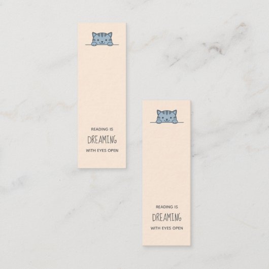 ブックマークの上から見た灰色の猫の猫引用文 スキニー名刺 (正面/裏面)