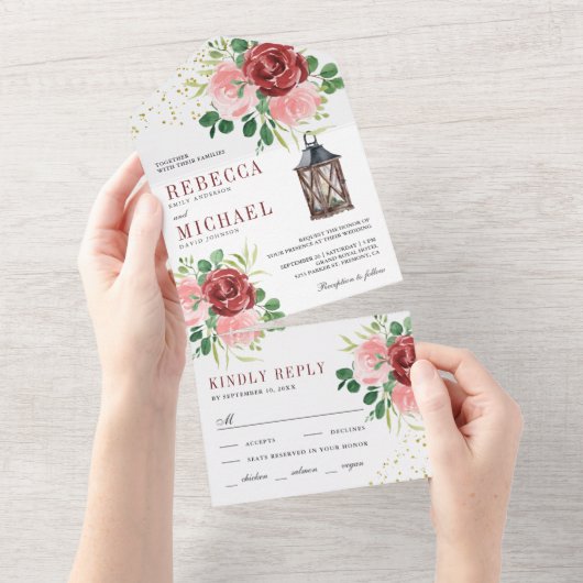 ブッシュピンクとバーガンディの花のランタンウェディング オールインワン招待状 (貼ってはがせる)