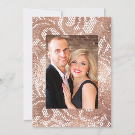 ブッシュピンクとローズゴールドの花とレースのウェディング セーブザデート (裏面)