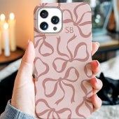 ブッシュピンクのボウモノグラム Case-Mate iPhoneケース