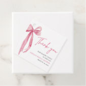 ブッシュピンクのボウ 彼女は結婚する ブライダルシャワー フェイバータグ (インサイチュ)