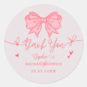 ブッシュピンクのボウ 彼女は結婚する ブライダルシャワー ラウンドシール (正面)